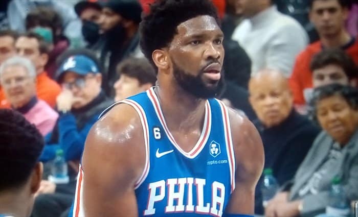Embiid anota 48 puntos perdiendo y los Jays suman 77 ganando