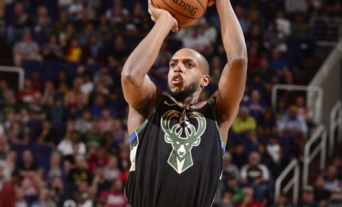 Khris Middleton planea debutar en la temporada este viernes ante Lakers