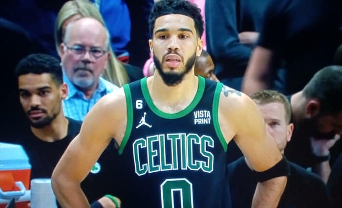 Tatum anota 51 puntos y Boston gana por segunda vez a Hornets en 3 días