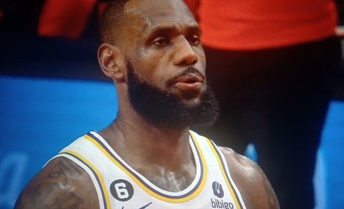 Gran remontada de Lakers de la mano de LeBron, Bryant y Schröder