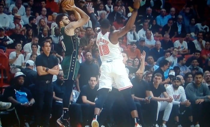 Miami doblega a los Celtics con 30 puntos y canasta crucial de Adebayo