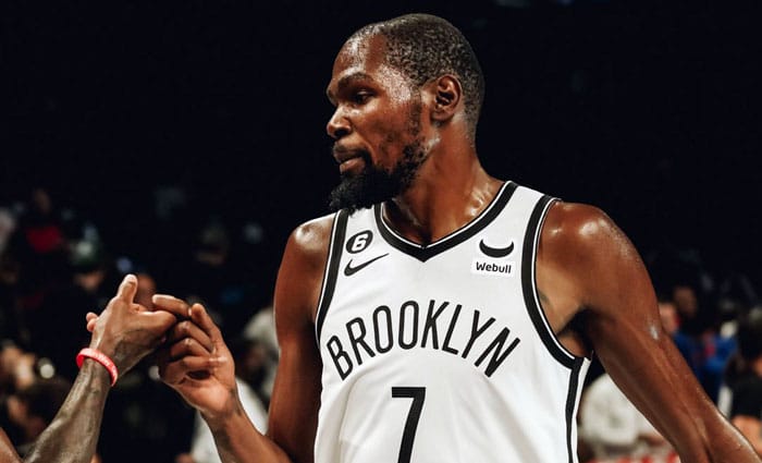 Kevin Durant estará como mínimo un par de semanas más de baja