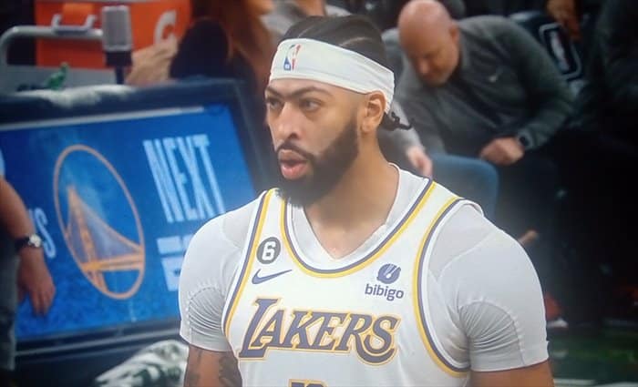 Lakers vence en Dallas tras remontar 27 puntos