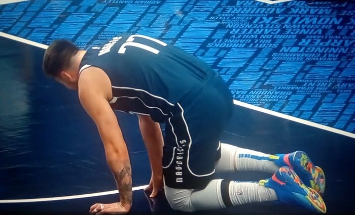 Luka Doncic se vuelve a lesionar tras una fea caída