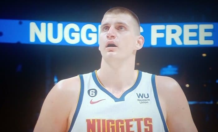 Triple-doble de Jokic en la primera parte y paliza de Denver a Minnesota