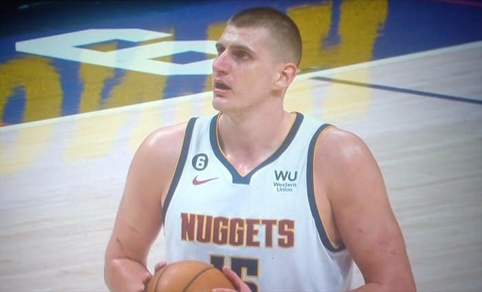 Denver gana en Cleveland y se pone 22-0 cuando Jokic hace un triple-doble