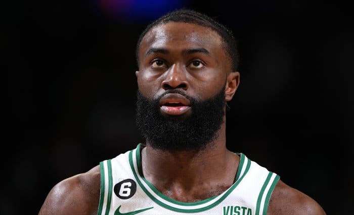 Boston Celtics supera la lesión de Jaylen Brown y gana a los Sixers