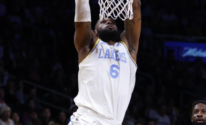 Lakers vence en la prórroga a los Knicks con gran regreso de LeBron y Davis