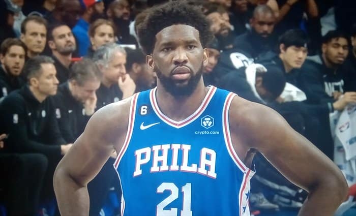 Philadelphia llega a las 50 victorias y hunde un poco más a los Mavericks