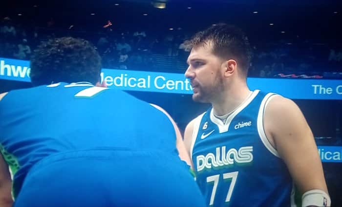 Dallas derrota a Sixers con 42 puntos de Doncic y 40 de Irving