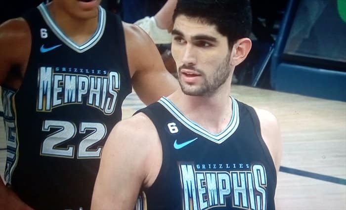 Memphis deja en evidencia a Warriors con un gran Aldama