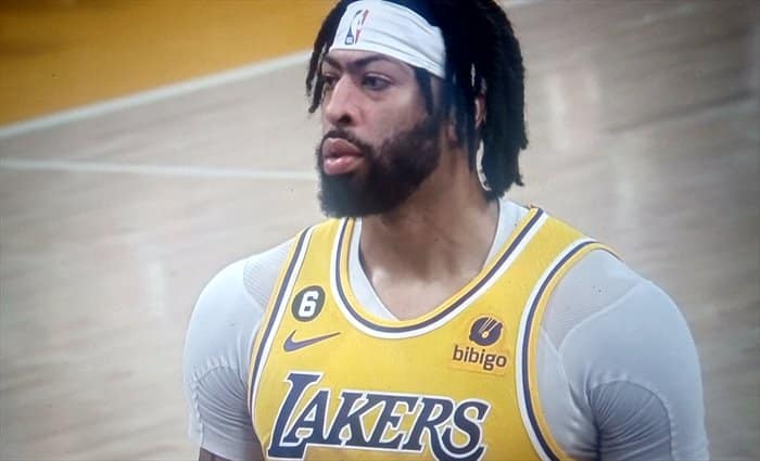 Lakers se impone a Suns con Davis, Russell y Reaves comandando el ataque