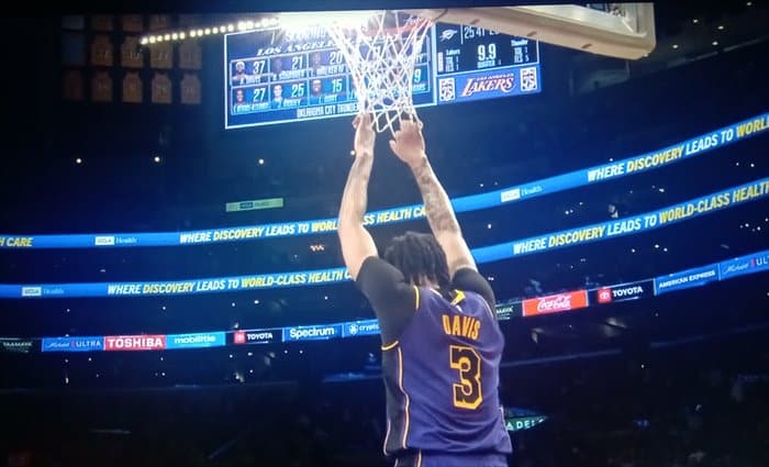 Lakers derrota a Thunder con un imponente Anthony Davis