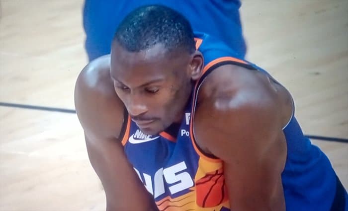 Phoenix rompe a los Sixers en el último cuarto