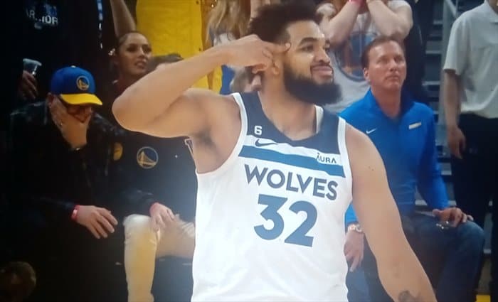 Minnesota gana a Warriors con un crucial triple de Karl-Anthony Towns