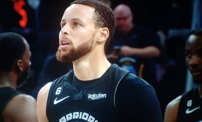 Warriors remonta 20 puntos a Pelicans con un espectacular Curry
