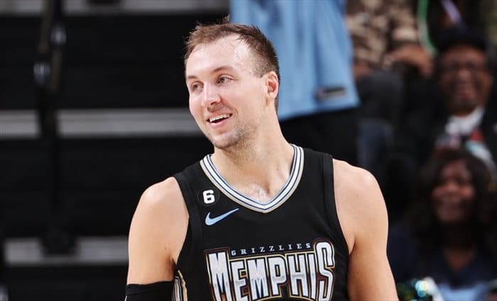 Memphis se clasifica para playoffs con 10 triples de Luke Kennard