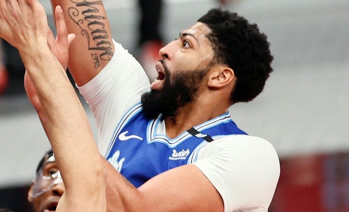 Embiid y Davis ganan el premio mensual correspondiente a marzo y abril