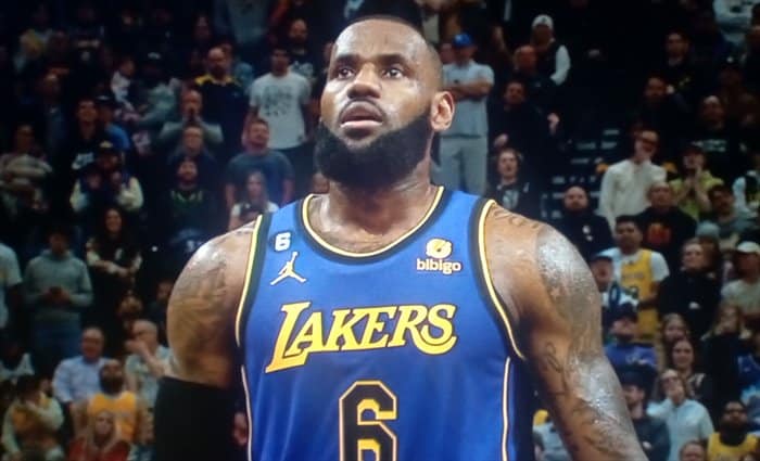 Lakers sobrevive ante Utah gracias a LeBron James