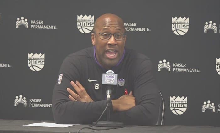 Mike Brown arrasa como Entrenador del Año