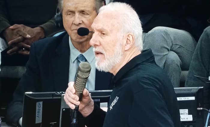 Popovich pide a su afición en pleno partido que no abuchee a Kawhi