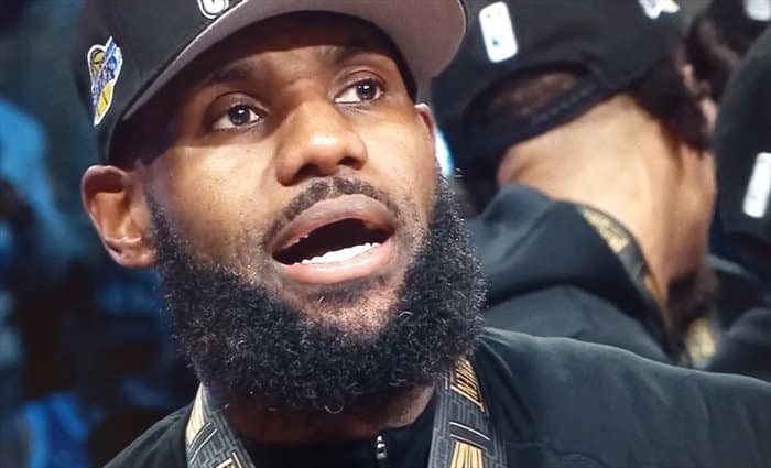 LeBron James se hace con el trofeo de MVP del Torneo de Temporada