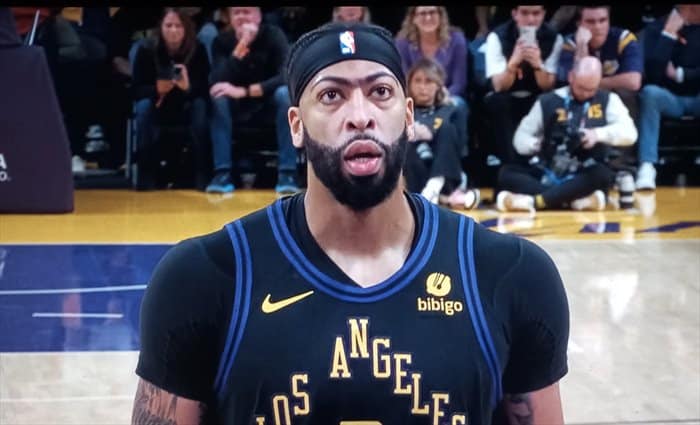 Lakers gana con apuros a Toronto con 41 puntos de Anthony Davis