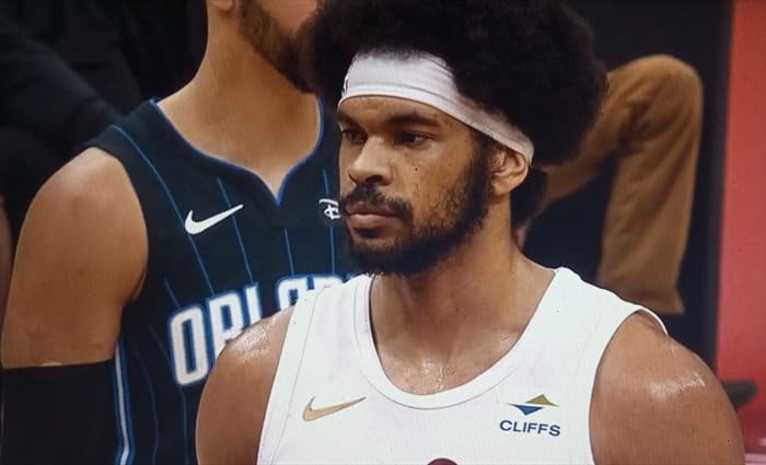 Cleveland se pone 2-0 ante Orlando con Jarrett Allen dominando los tableros
