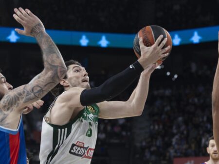 Anadolu Efes gana en su casa y envía la serie de vuelta a Grecia para la definición