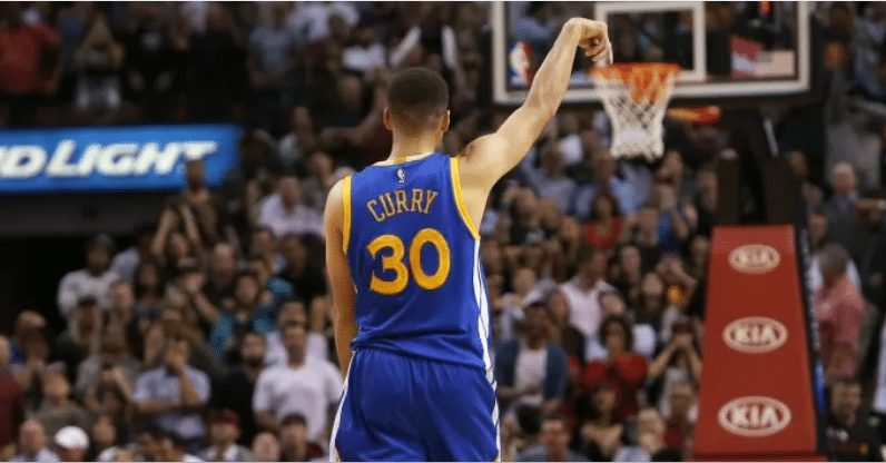 Stephen Curry lidera la lista de los mejores salarios NBA para la temporada 2024-25. Créditos a Getty Images
