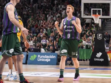 Unicaja Málaga le rinde homenaje a Alberto Díaz por su hito
