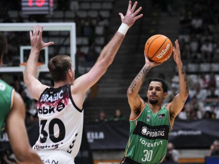 El Joventut da un paso a los Playoffs ACB con victoria sobre Baskonia