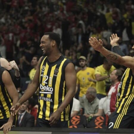 Final Four Euroliga 2025: Fenerbahce da la sorpresa y vence 82-76 a Panathinaikos