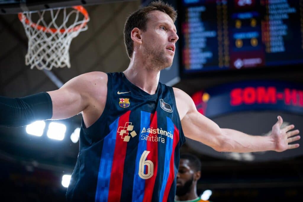 Barcelona en Vilo: Esperan por Jan Vesely 1 Barcelona