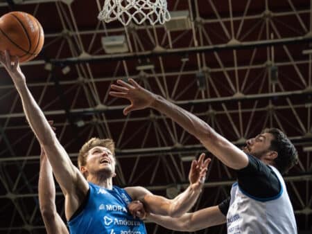 Andorra gana su partido ante Leyma Coruña y asegura su permanencia