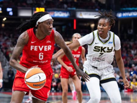 Indiana Fever le pasa por encima a Chicago Sky 93-58