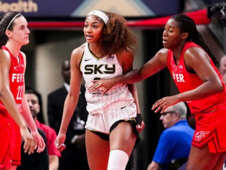 La WNBA investiga comentarios racistas hacia Reese en el partido ante las Fever
