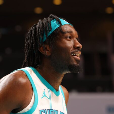 Traspasos NBA: Mark Williams cambia Charlotte por Phoenix