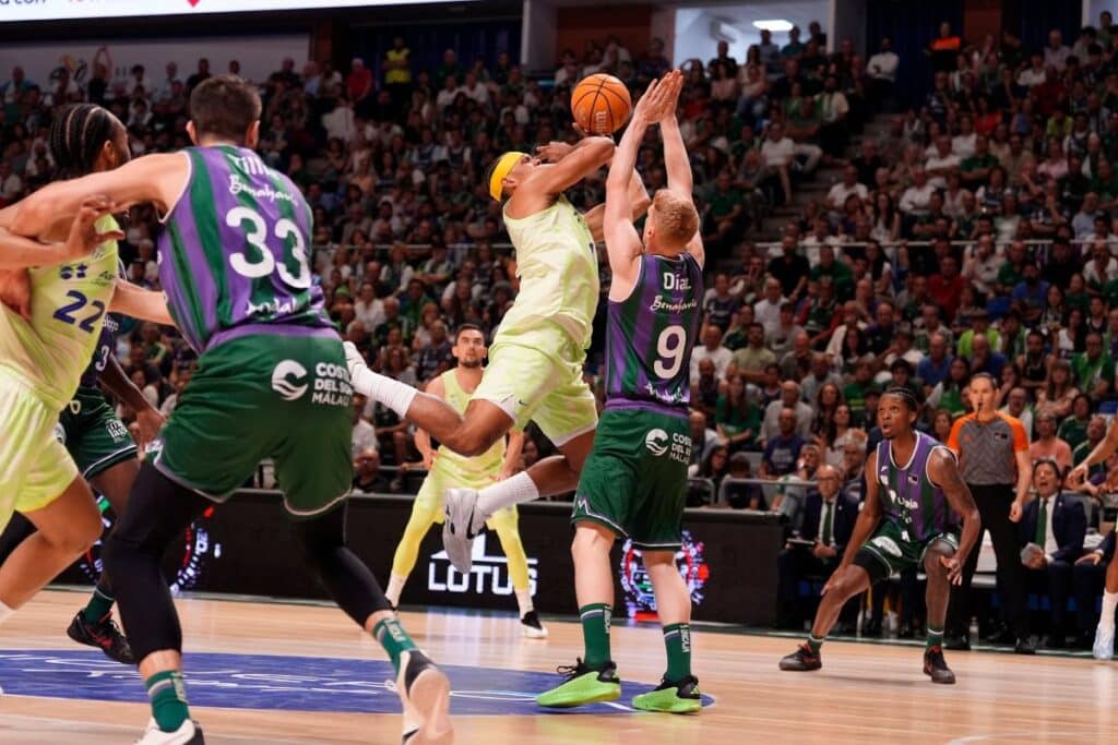 Traspasos ACB: El Barça basket se despide de uno de sus aleros 1 El mercado de traspasos ACB se activa con fuerza, y el Barça basket no se queda atrás en la planificación de su plantilla para la temporada 2025-2026