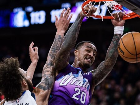 El mercado NBA sigue activo: John Collins se queda, ejerce su contrato de jugador con los Utah Jazz