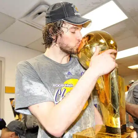 El día que Pau hizo historia: Se cumplen 16 años de su primer título con los Lakers