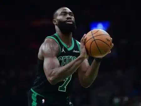 ¿Se Complica la Campaña de Boston Celtics? Jaylen Brown Pasa por el Quirófano