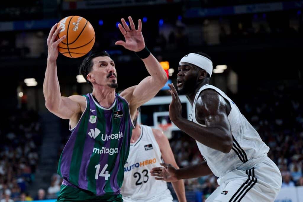 Unicaja resurge en los PlayOff ACB logrando su primera victoria ¿Se viene remontada? 1 En un vibrante tercer partido de los PlayOff ACB, Unicaja Málaga se impuso como local al Real Madrid