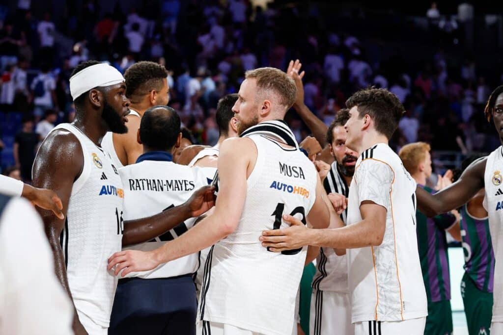 ¿El principio del fin para Unicaja? El Madrid vuelve a imponerse en las semifinales de los PlayOff ACB 1 Los PlayOff ACB 2025 están al rojo vivo, y el Real Madrid ha dado un paso firme hacia la final de la Liga Endesa al vencer a Unicaja Málaga