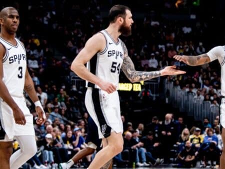 ¿Traspasos en el Draft NBA? Los 76ers exploran un mega movimiento con los Spurs