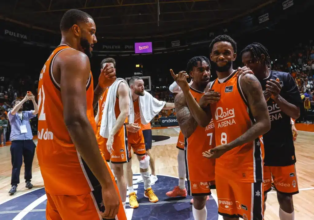 Operación Euroliga: El pívot que quiere el Valencia Basket para competir en Europa 1 Valencia Basket trabaja en sus refuerzos para la operación Euroliga