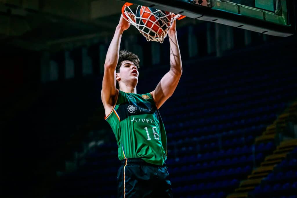 Davidson Amarra a Ian Platteeuw del Joventut Badalona 1 Ian Platteeuw