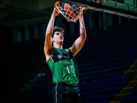 Davidson Amarra a Ian Platteeuw del Joventut Badalona