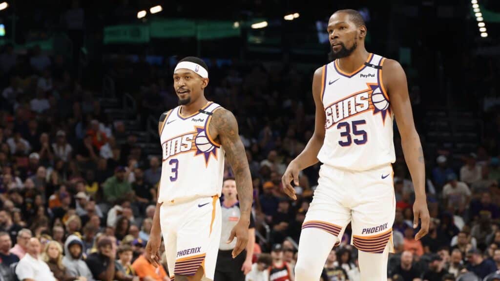 Explosión en Phoenix: La supuesta pelea de Beal y Durant que nadie vio venir en la NBA 1 Se especula de un par de peleas de Kevin Durant y Bradley Beal en la NBA ¿Será cierto? Photo by Christian Petersen/Getty Images