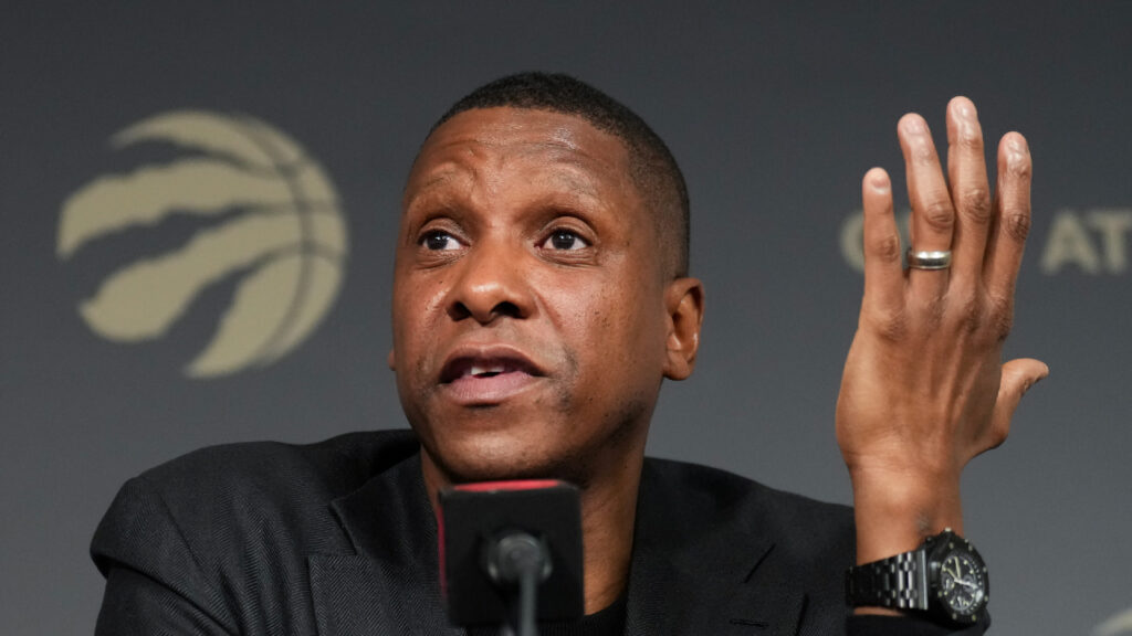 La sorpresiva salida de Masai Ujiri, el arquitecto del título de los Raptors en la NBA 1 Masai Ujiri y Toronto Raptors separan sus caminos en la NBA. Créditos a Nathan Denette/CP